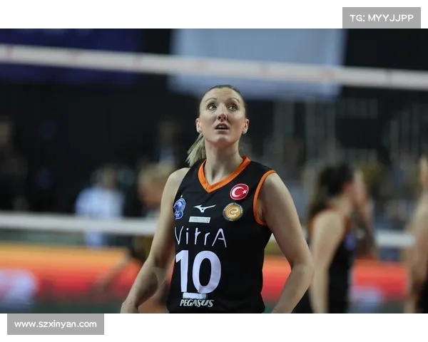 美国女排主攻拉尔森退役后首次随队出征担任心理顾问角色助力球队